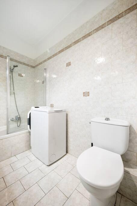 La Villa Julia - Calme - Spacieux - Parking Prive - Climatisation Menton Dış mekan fotoğraf